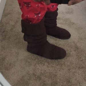 A paír of boots.
